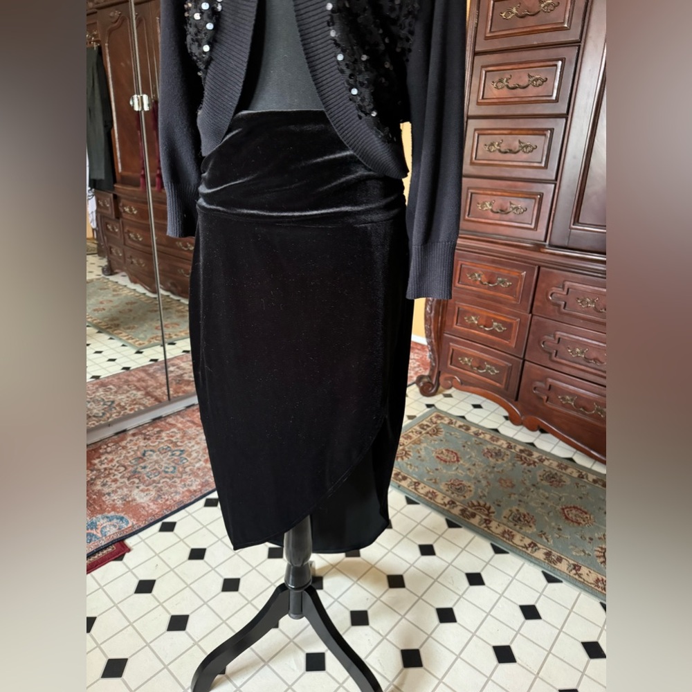 Classy velvet skirt MAKE AN OFFER  DONATING SOON